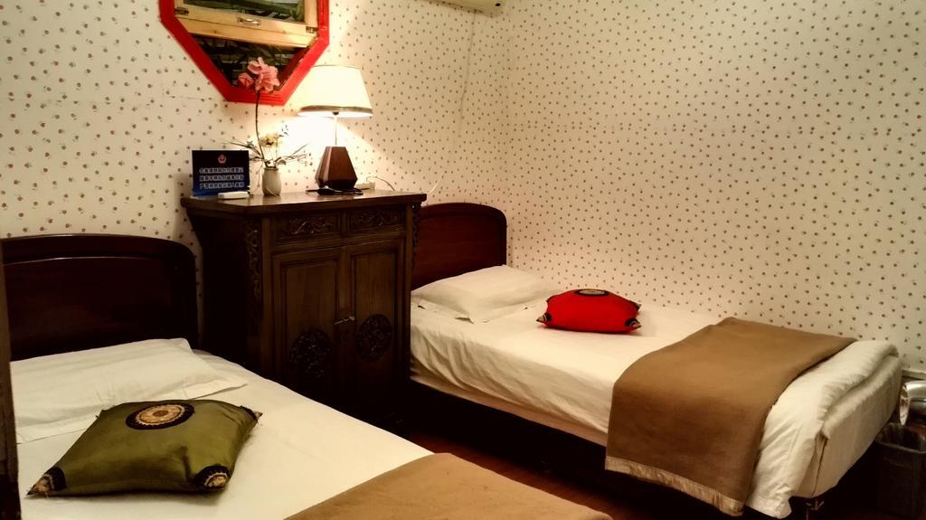 Red Lantern House Hostel Beijing Room photo