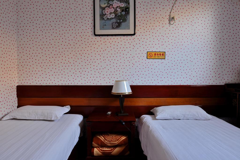 Red Lantern House Hostel Beijing Room photo